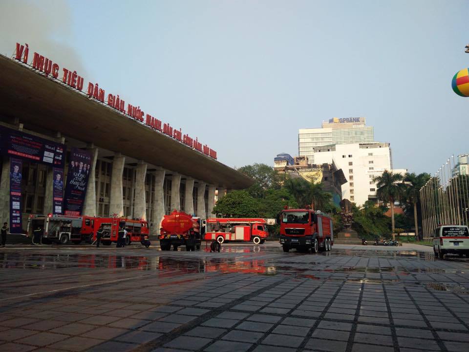 Cung Việt Xô bốc cháy, Liveshow Quang Hà phải tạm hoãn - Ảnh 1