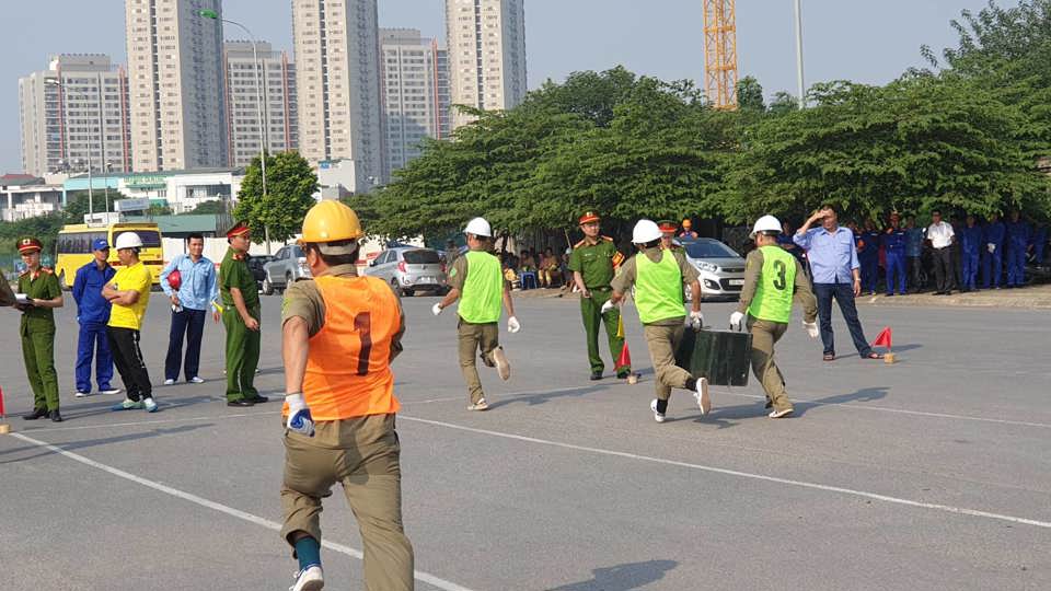 Hà Đông: Hơn 200 vận động viên tham gia Hội thao nghiệp vụ chữa cháy, cứu nạn cứu hộ - Ảnh 10