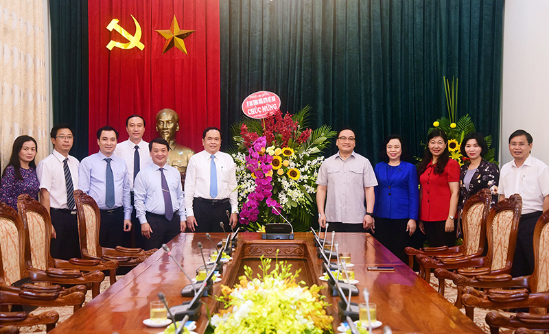 Chủ tịch Ủy ban T.Ư MTTQ Việt Nam chúc mừng Ngày giải phóng Thủ đô - Ảnh 1