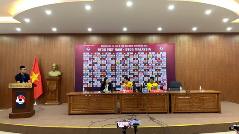 HLV trưởng ĐT Malaysia lên tiếng về việc cầu thủ nhập tịch - Ảnh 1