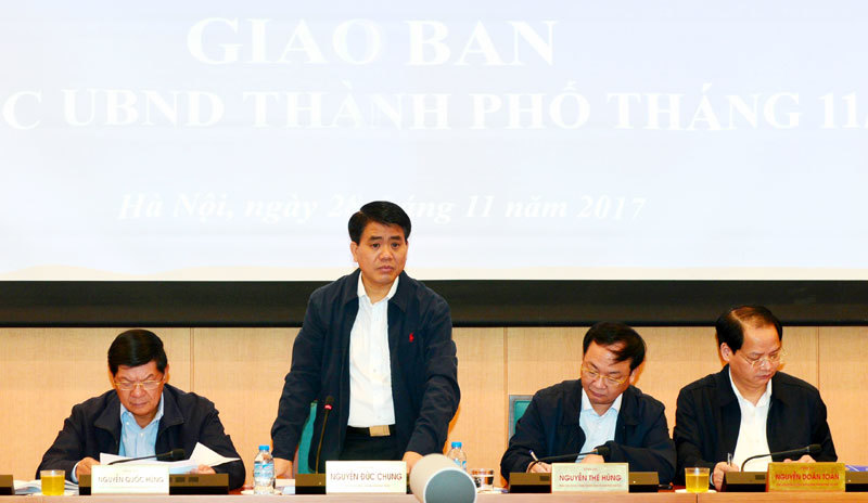 Chủ tịch Nguyễn Đức Chung yêu cầu chấn chỉnh việc lát đá vỉa hè - Ảnh 1