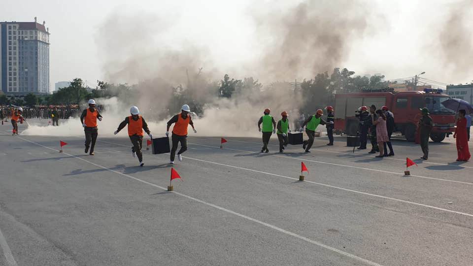 Hà Đông: Hơn 200 vận động viên tham gia Hội thao nghiệp vụ chữa cháy, cứu nạn cứu hộ - Ảnh 9