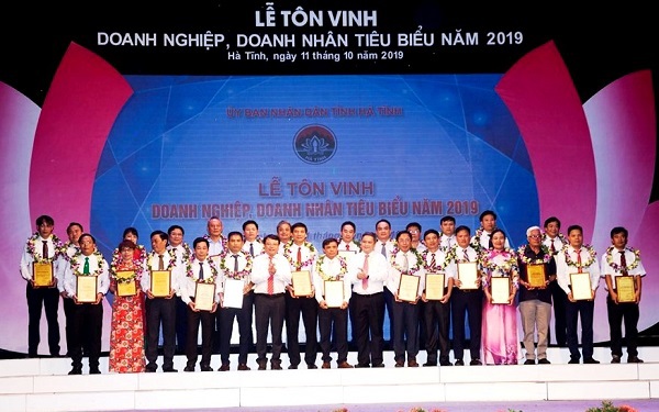 Hà Tĩnh:  53 doanh nghiệp, doanh nhân tiêu biểu được vinh danh năm 2019 - Ảnh 1