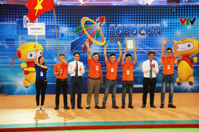 Thắng kịch tính Trung Quốc, Việt Nam vô địch ABU Robocon 2018 - Ảnh 1
