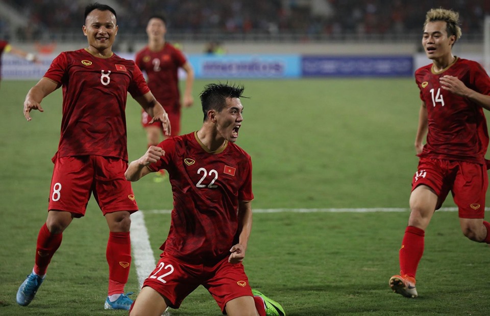 Đánh bại ĐT UAE trên sân nhà, ĐT Việt Nam vươn lên nhất bảng G - Ảnh 2