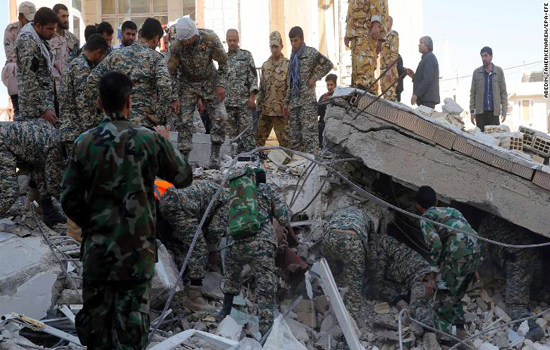Chùm ảnh trận động đất Iran-Iraq làm hơn 7.000 người thương vong - Ảnh 3