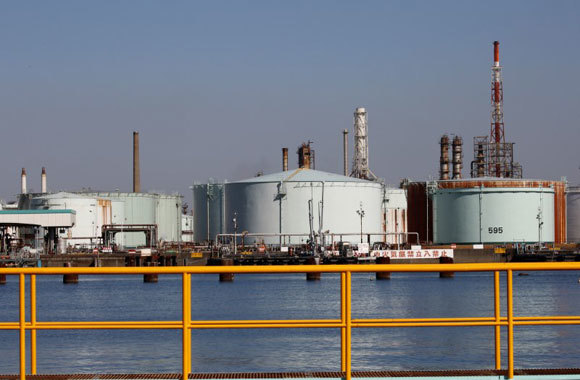 Giá dầu tăng do Mỹ - Iran vẫn căng thẳng vì vụ tấn công nhà máy lọc dầu của Aramco - Ảnh 1
