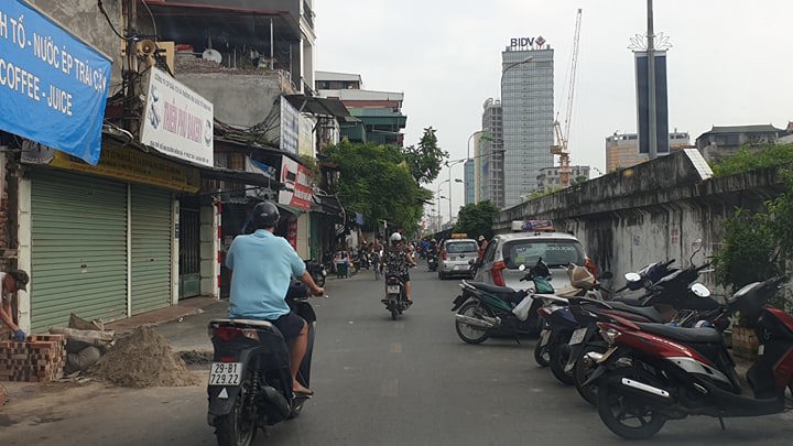 Nhức nhối vi phạm trật tự đô thị ở phường Phúc Tân, quận Hoàn Kiếm - Ảnh 2