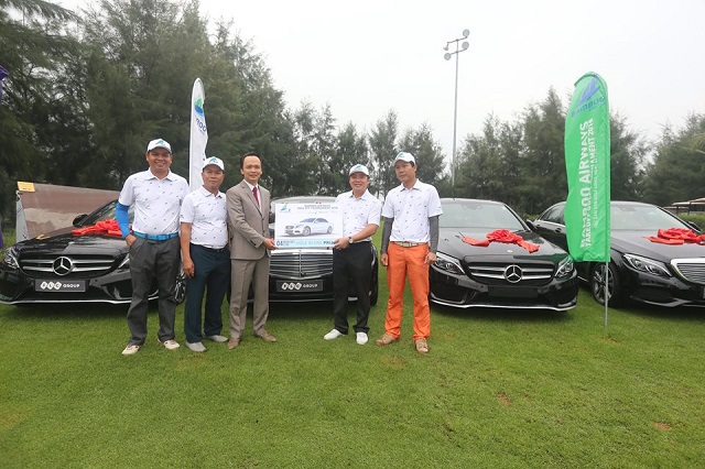 Bamboo Airways trao thưởng HIO 4 xe Mercedes và quà trị giá 10 tỷ đồng cho golfer Cao Xuân Hùng - Ảnh 2