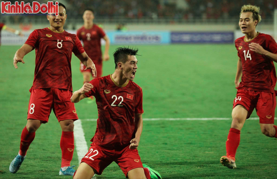 [Ảnh] Nhìn lại trận thắng của đội tuyển Việt Nam trước UAE sau hơn một thập kỷ - Ảnh 16