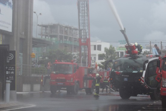 Trực thăng, xe cứu hỏa triệu đô diễn tập chữa cháy cấp quốc gia tại Đà Nẵng - Ảnh 11