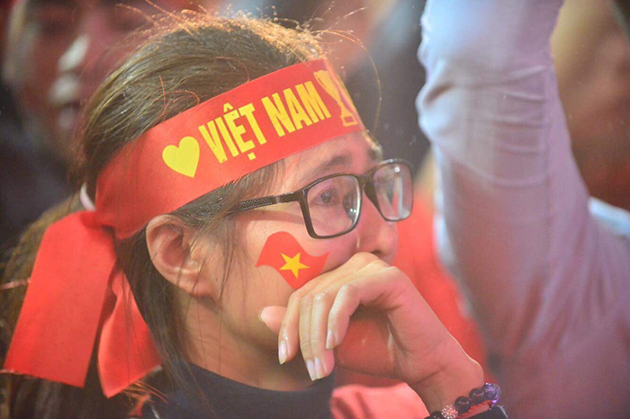 Người hâm mộ bật khóc khi U23 Việt Nam giành ngôi Á quân - Ảnh 2