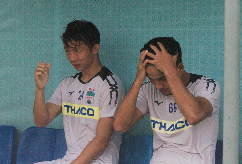 "Đội mưa" tập luyện, HAGL quyết tâm tìm lại mạch chiến thắng trước Hà Nội FC - Ảnh 11
