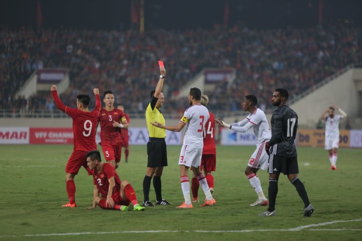 Đánh bại ĐT UAE trên sân nhà, ĐT Việt Nam vươn lên nhất bảng G - Ảnh 1