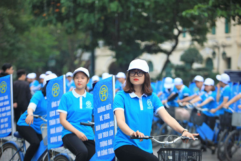 Hàng trăm thanh niên diễu hành tuyên truyền xây dựng người Hà Nội văn minh, thanh lịch - Ảnh 3