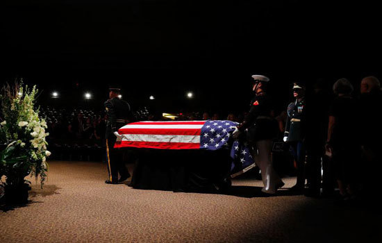 Toàn cảnh lễ truy điệu Thượng nghị sĩ McCain tại bang Arizona - Ảnh 6