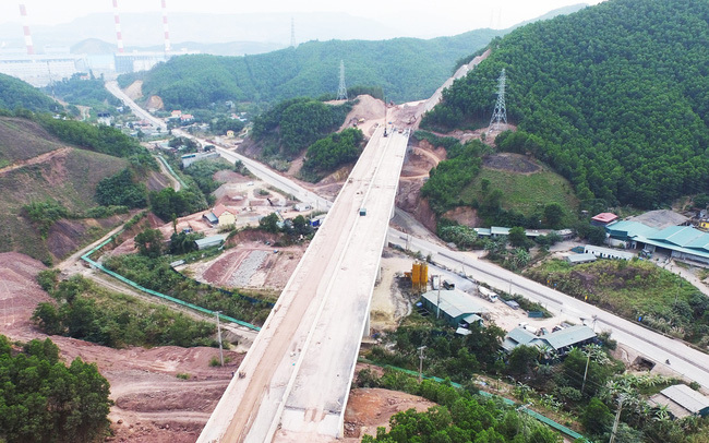 Loạt dự án giao thông ngàn tỷ giúp Quảng Ninh bứt phá trong năm 2018 - Ảnh 1