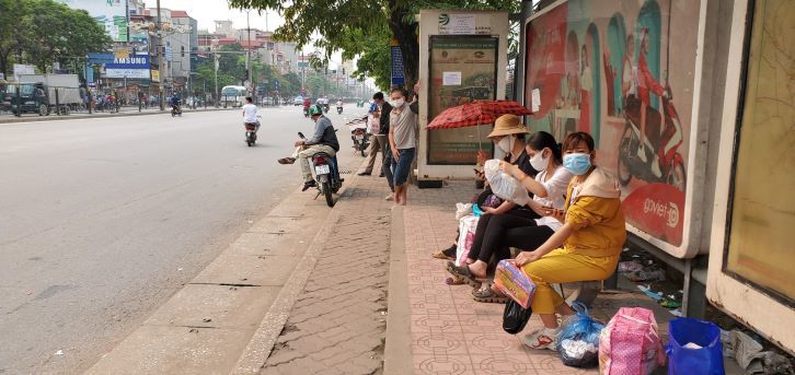 Hà Nội giảm 80% lượng xe buýt: Người dân không khỏi bỡ ngỡ - Ảnh 6