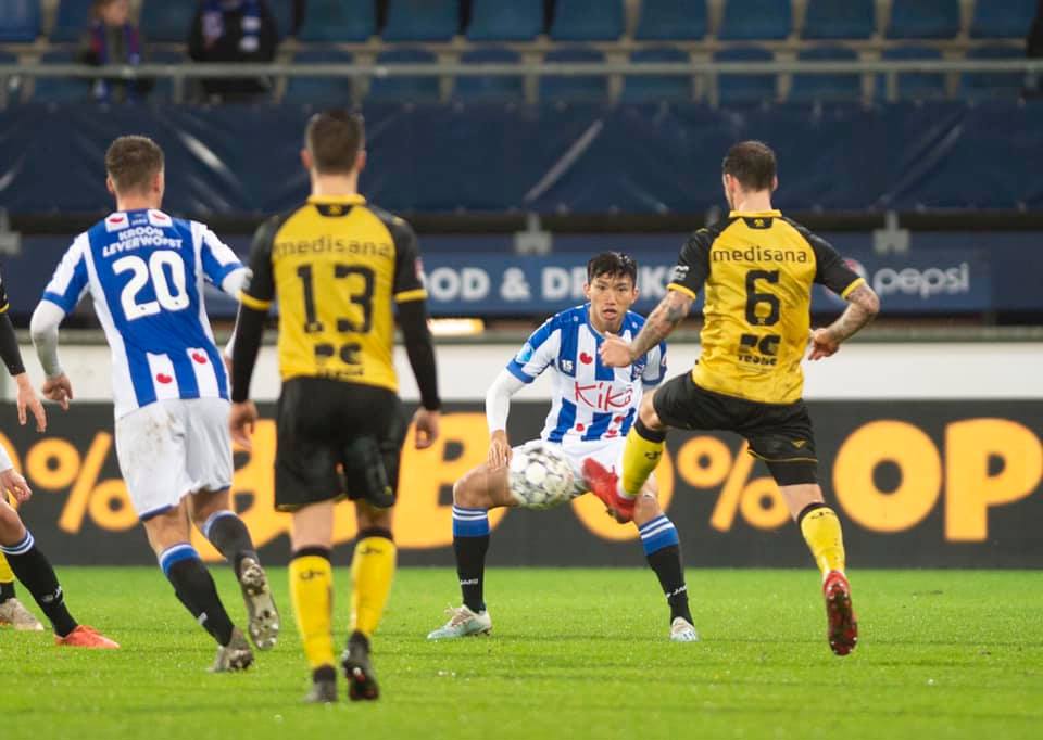 Văn Hậu chính thức ra sân ở đội 1 SC Heerenveen - Ảnh 1