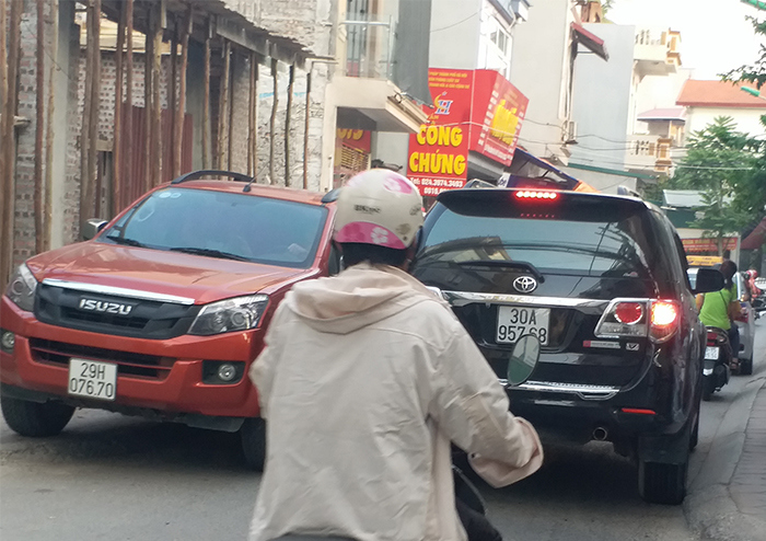 Quận Hoàng Mai: Đường dân sinh “nghẹt thở” vì ô tô - Ảnh 9