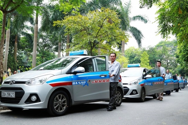 Sau taxi công nghệ, Bộ Giao thông lại đề xuất taxi truyền thống không cần đeo mào - Ảnh 1