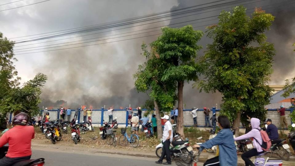 Bình Dương: Cháy cực lớn tại Khu công nghiệp Sóng Thần 2 - Ảnh 2