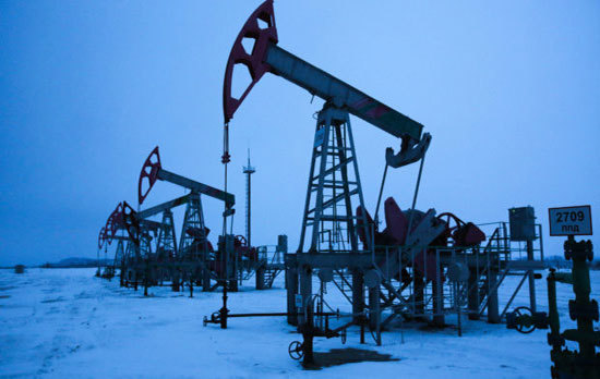 Giá dầu giảm do lượng dự trữ của Mỹ vẫn cao - Ảnh 1