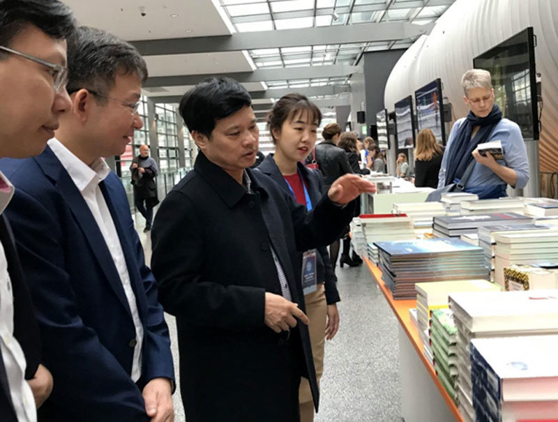 Dấu ấn Hà Nội - Việt Nam tại Hội chợ sách quốc tế Frankfurt 2019 - Ảnh 3