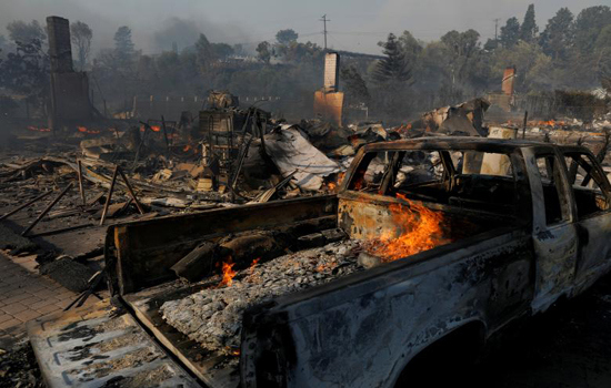 Hình ảnh bão lửa thiêu rụi hàng trăm căn nhà tại California - Ảnh 2