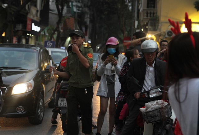 Hà Nội, TP Hồ Chí Minh ngập tràn không khí Giáng sinh - Ảnh 13