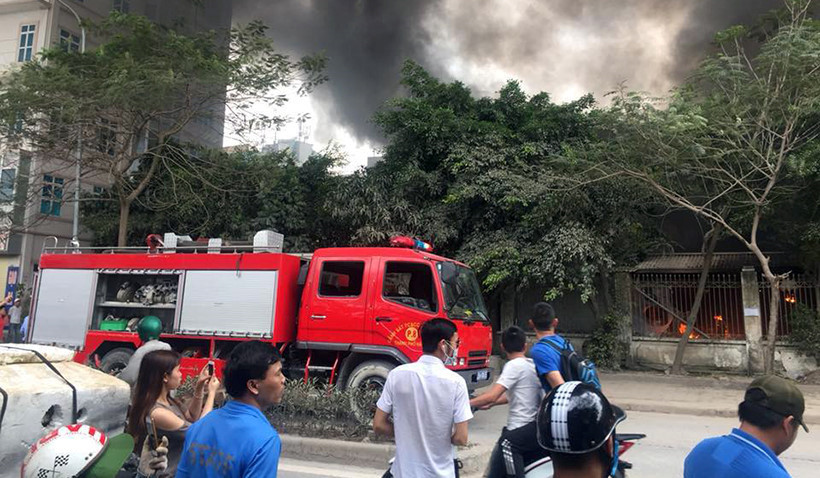 Cận cảnh hiện trường vụ cháy chợ Quang ở Thanh Trì - Ảnh 7