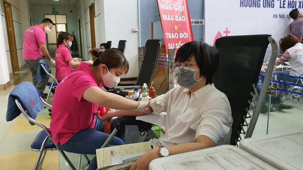 Vừa lo chống dịch Covid-19, Bộ Y tế vừa tổ chức hiến máu cứu người - Ảnh 9