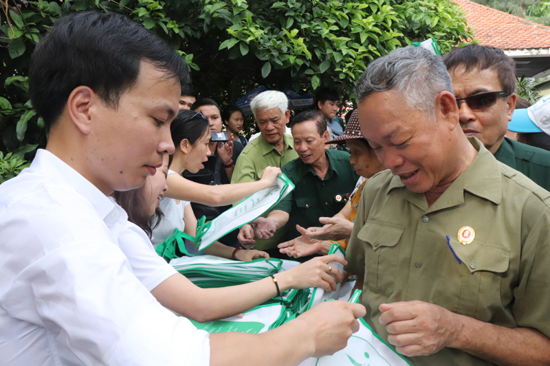 Hà Nội: Gần 1.000 tình nguyện viên ra quân hưởng ứng ngày “Chủ Nhật xanh” - Ảnh 3