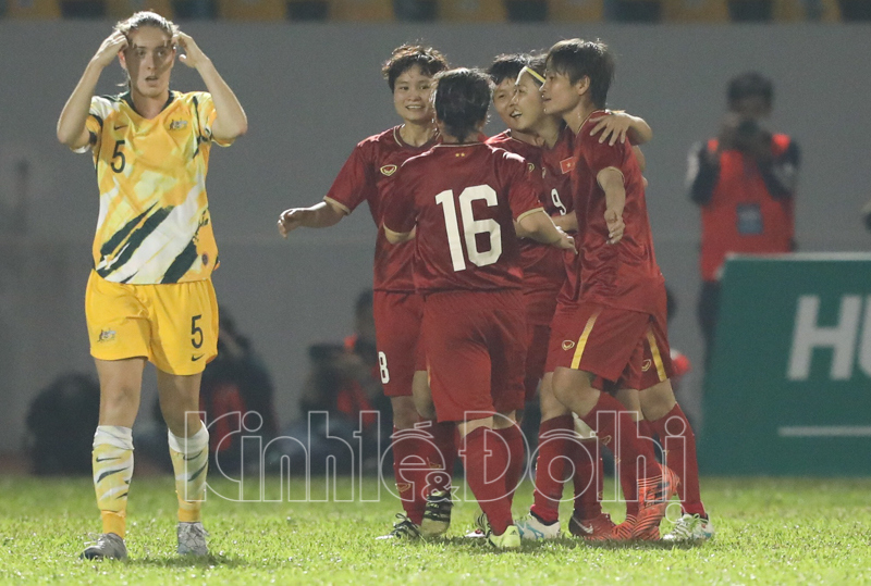 [Ảnh] Toàn cảnh trận lượt về play-off Olympic Tokyo 2020: Việt Nam ghi bàn vào lưới Australia sau 12 năm - Ảnh 14