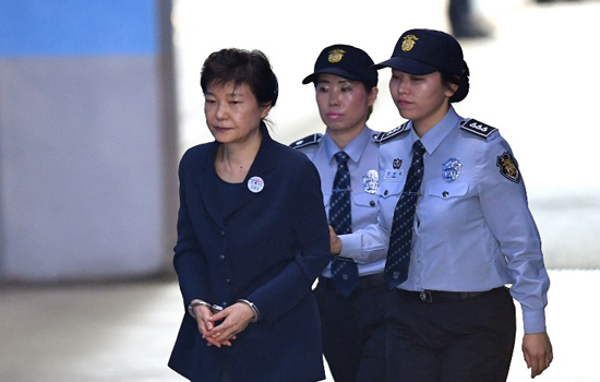 Cựu tổng thống Hàn Quốc Park Geun-hye bị cáo buộc dùng tiền hối lộ của NIS - Ảnh 1