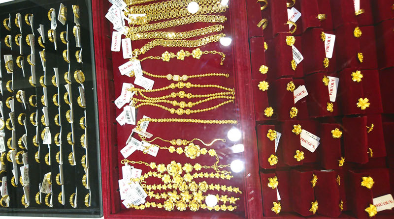 Giá vàng tiếp tục tăng mạnh, vàng SJC tăng vọt 100.000 đồng/lượng - Ảnh 1