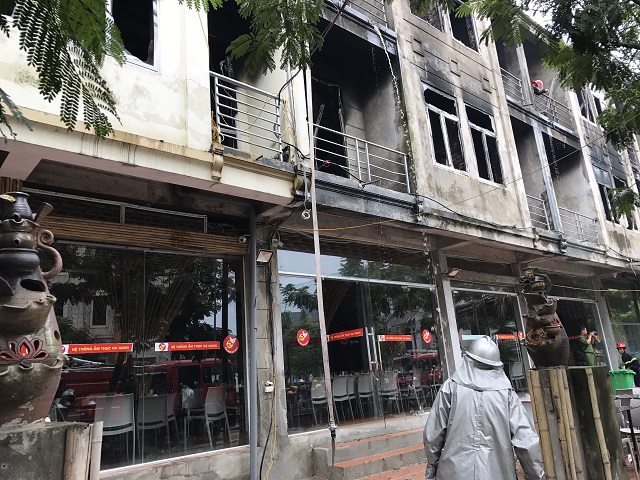 Hà Nội: Cháy dữ dội trong khu Thiên đường Bảo Sơn, cột khói bốc cao hàng chục mét - Ảnh 12