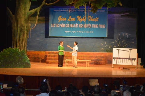 Dấu ấn nhà viết kịch Nguyễn Trung Phong với kịch hát Ví, Giặm - Ảnh 10