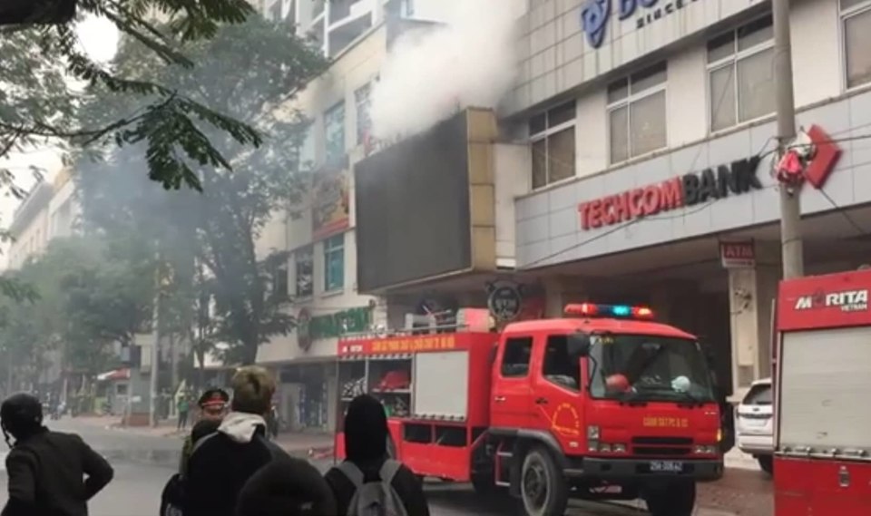 Hà Nội: Kịp thời dập tắt đám cháy quán karaoke Top One trên phố Ngọc Khánh - Ảnh 2