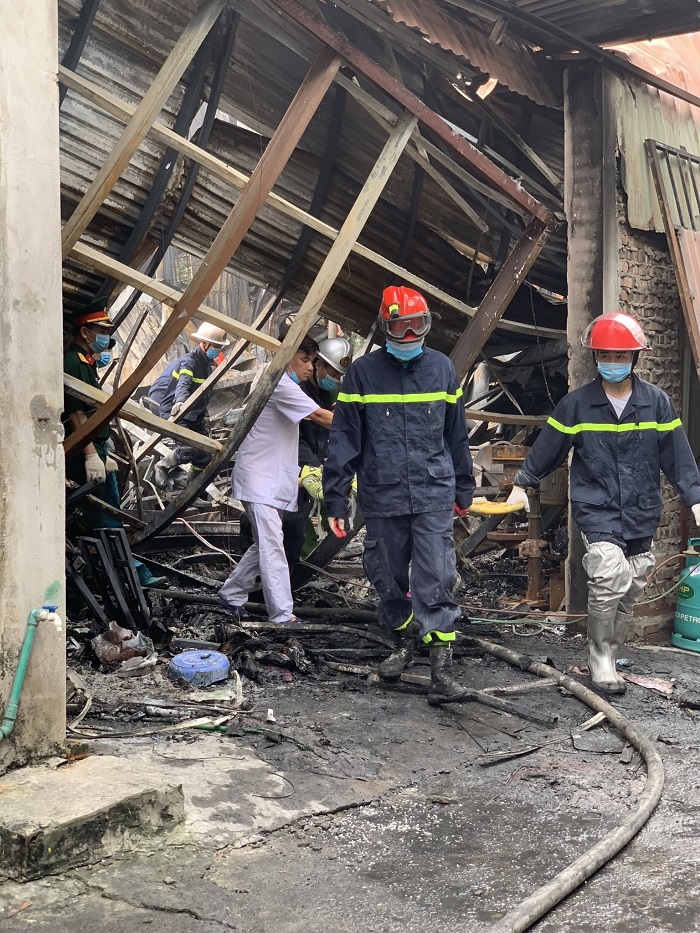 Hỗ trợ các nạn nhân vụ hỏa hoạn tại phường Trung Văn, quận Nam Từ Liêm - Ảnh 1