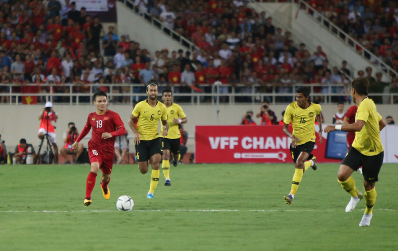 Siêu phẩm của Quang Hải giúp Việt Nam thắng 1-0 trước Malaysia - Ảnh 2