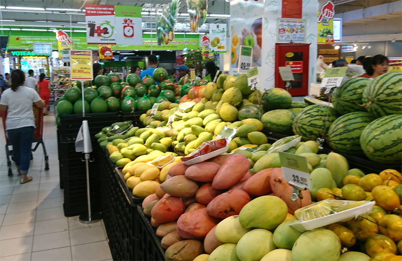 Hà Nội: Giá bán nhiều loại trái cây giảm mạnh - Ảnh 2
