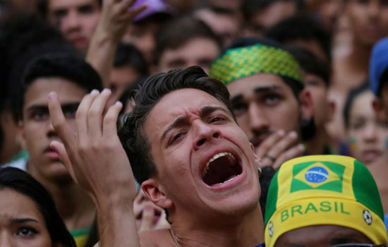 Tuyển thủ thất thần, CĐV khóc như mưa sau khi Brazil bị loại - Ảnh 7