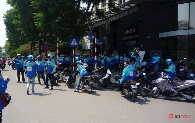 Hàng trăm tài xế tổ chức tuần hành chia tay Uber Việt Nam - Ảnh 2