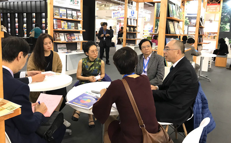 Dấu ấn Hà Nội - Việt Nam tại Hội chợ sách quốc tế Frankfurt 2019 - Ảnh 5