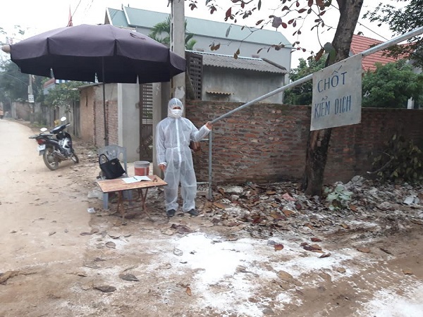 Hà Nội: Cảnh giới nghiêm ngặt tại ổ dịch cúm A/H5N6 - Ảnh 2