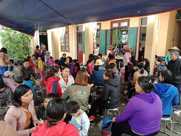 Hàng trăm trẻ Bắc Ninh đến lấy mẫu xét nghiệm ký sinh trùng miễn phí - Ảnh 2