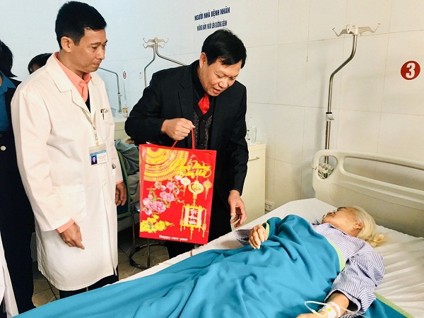 Thứ trưởng Đỗ Xuân Tuyên kiểm tra công tác y tế dịp Tết tại Hưng Yên - Ảnh 2