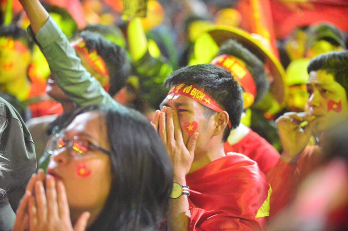 Người hâm mộ bật khóc khi U23 Việt Nam giành ngôi Á quân - Ảnh 3