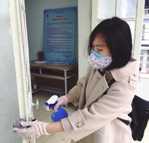 Chùm ảnh: Quận Thanh Xuân phun hóa chất khử khuẩn phòng dịch nCoV - Ảnh 9